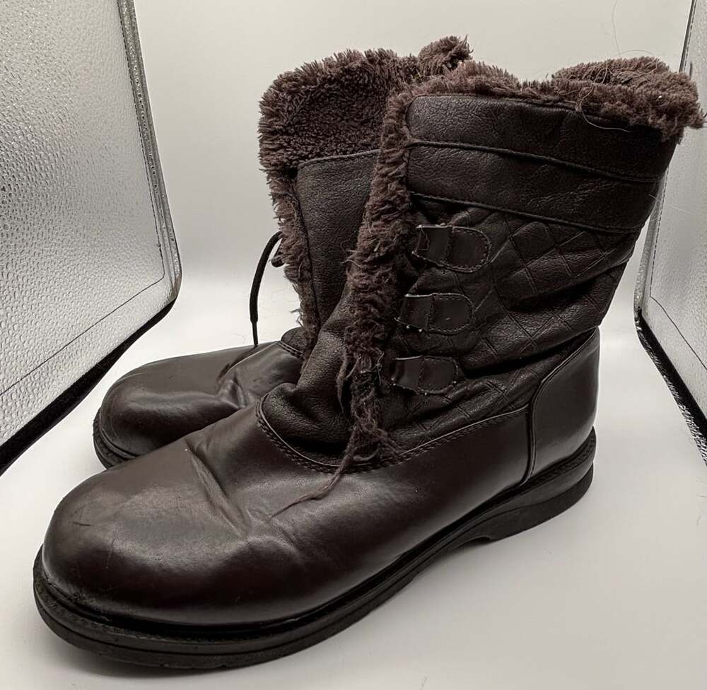 Rugged Outback Women Brown Quilted Faux Fur Winter Boots Size 9W